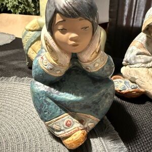 Lladro Porcelain Figurine Gres 2158 Pensive Eskimo Girl Inuit in Fur Coat
